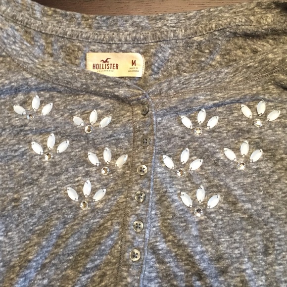 Hollister heathered gray shirt size medium - Picture 3 of 3