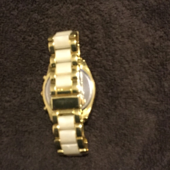 gold and cream watch - Picture 2 of 3