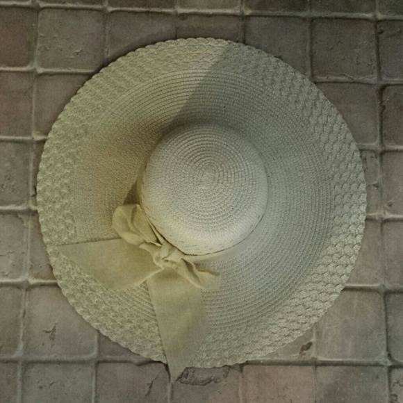 NWOT Large Brimmed Sun Hat