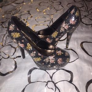 Black floral sequin heels NWOT 👠
