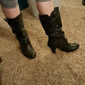 Black highheel zip up boots
