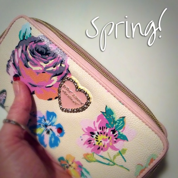 Betsey Johnson Handbags - ⬇️NEW! Spring Fling Floral Zip Around Wallet