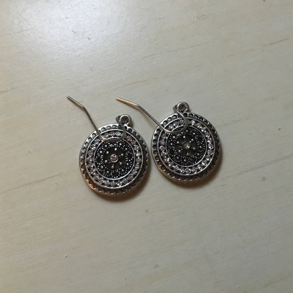 Small circle earrings.
