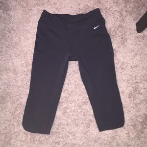 NIKE DRI-FIT CROP LEGGINGS