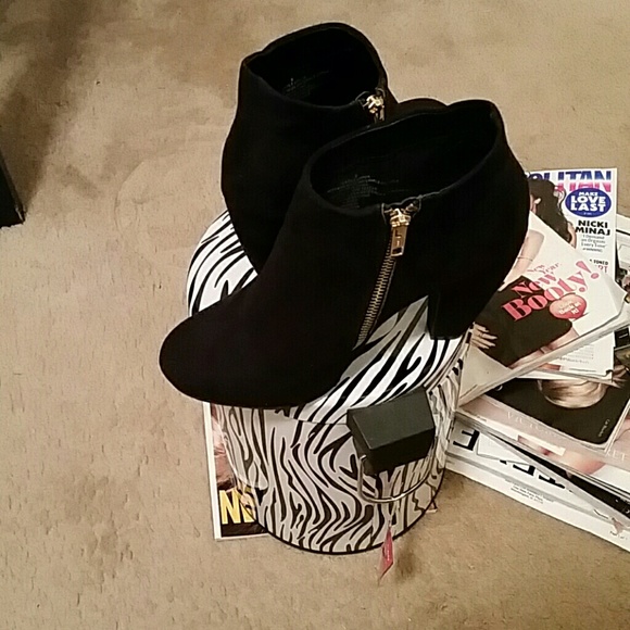 Black booties!!