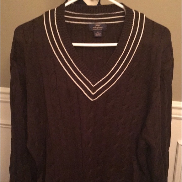 Brooks Brothers 346 men's chocolate V-neck sweater