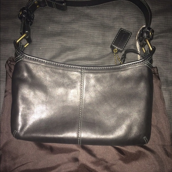COACH: Authentic Black Leather Shoulder Bag.