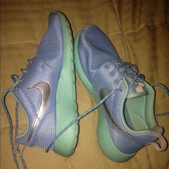 Blue and silver Nike roshes - Picture 2 of 3