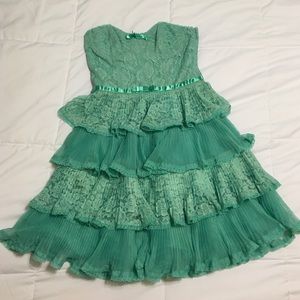 Betsy Johnson mint colored lace tiered dress
