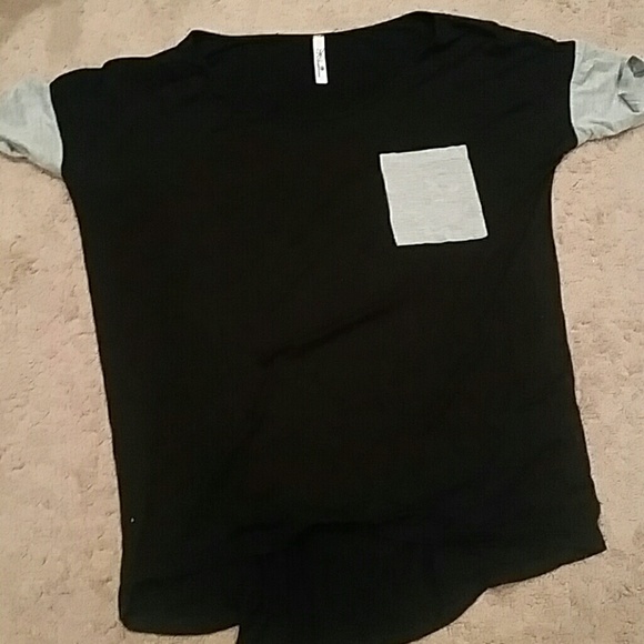 Black and grey pocket high-low tshirt - Picture 2 of 2