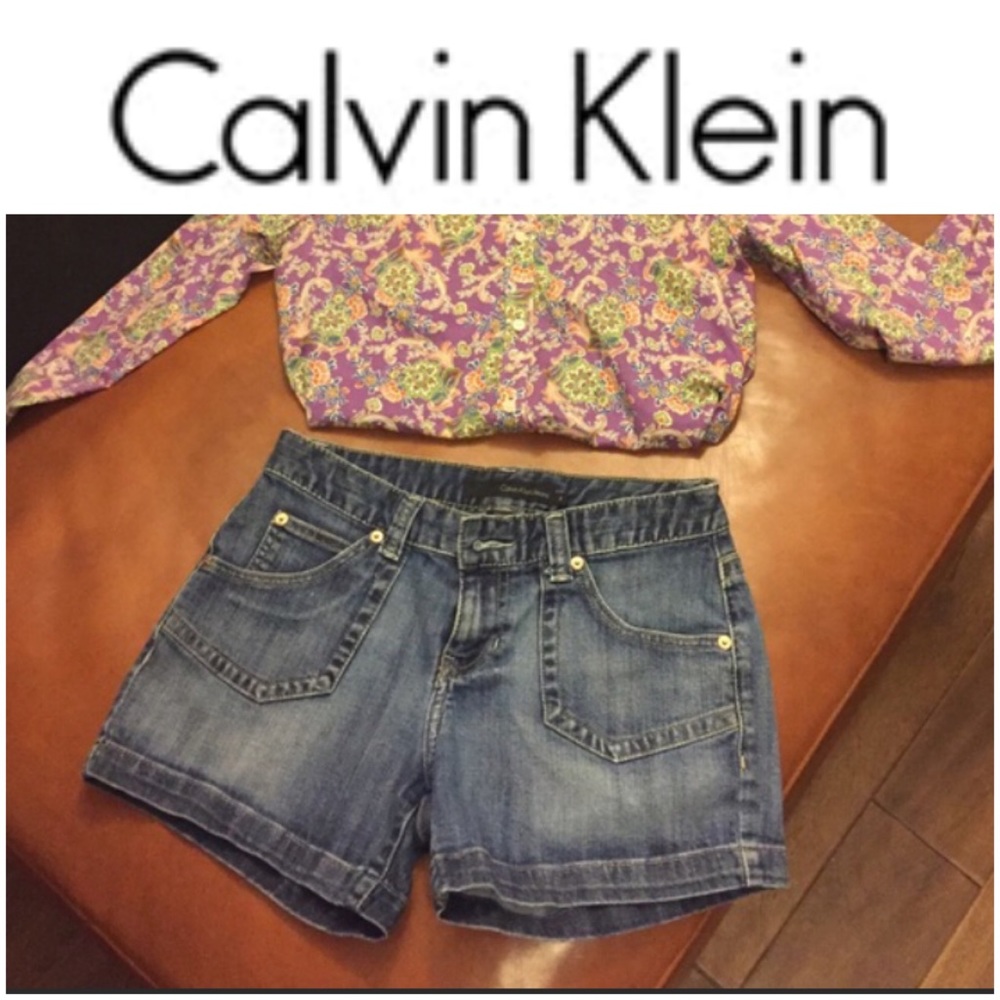 Calvin Klein High-waisted denim shorts size 4