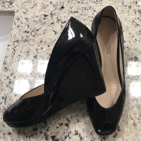 New Moda Spana patent wedge heels