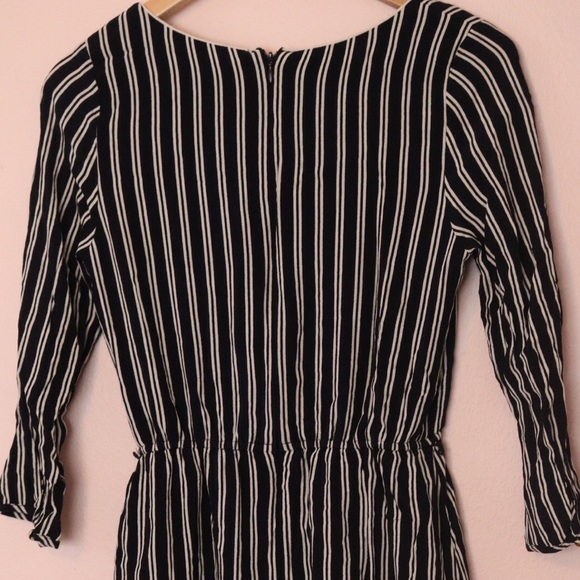 Forever 21 Dresses - Forever 21 long sleeve striped dress (small) Forever 21 Dresses - Forever 21 long sleeve striped dress (small)
