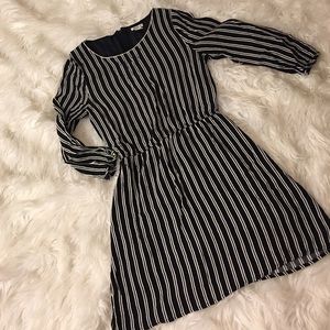 Forever 21 Dresses - Forever 21 long sleeve striped dress (small) Forever 21 Dresses - Forever 21 long sleeve striped dress (small)