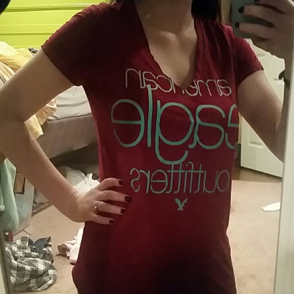 American Eagle burgendy tshirt - Picture 1 of 3
