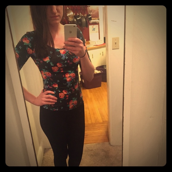 Floral 3/4 sleeve top, size small