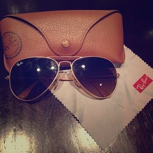 Rayban aviators 😎