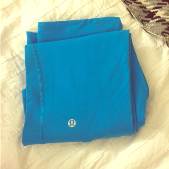 Lulu lemon size 6 Capri pants (never worn)