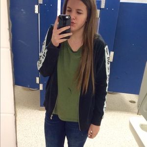 Meet your Posher, Olivia