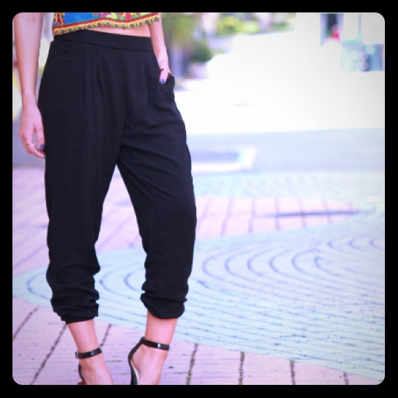 Brand new jogger pants(Medium fit but says large)