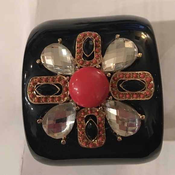 Stella n Dot black acrylic snap cuff