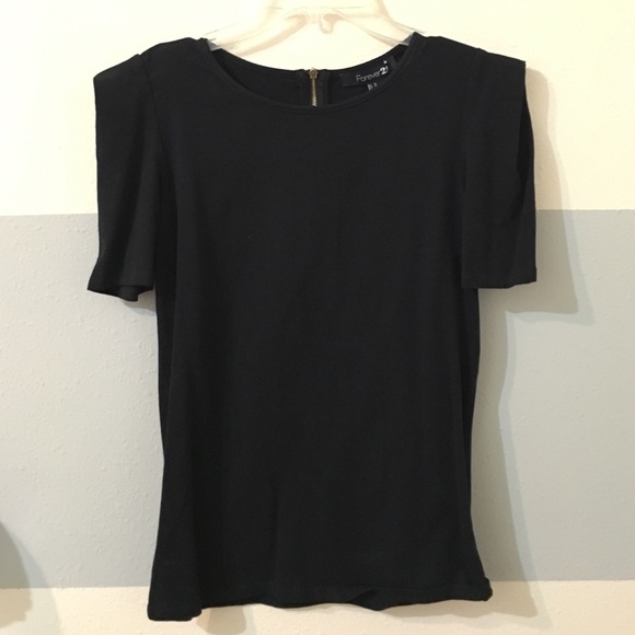 Black scoop neck tee