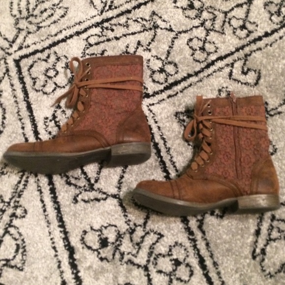 lace combat boots