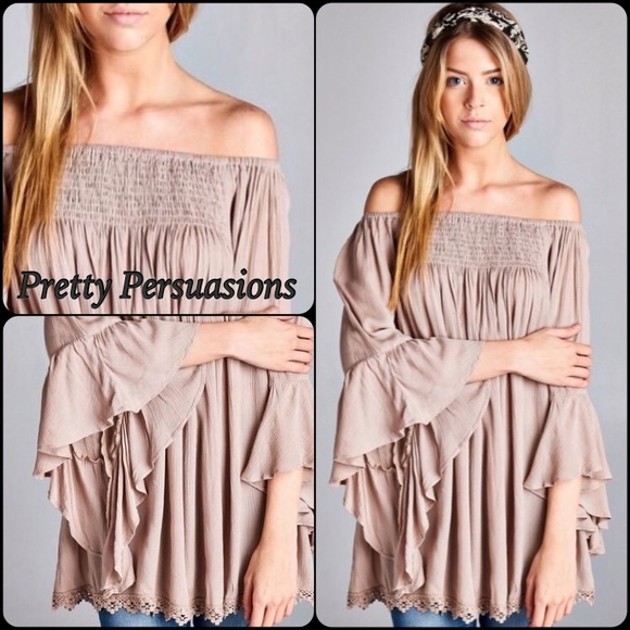 SOLD π» NWT Ruffled Bell Sleeve Lace Trim Boho Top - Picture 2 of 4