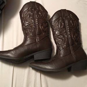 Cute/comfy cowboy boots!! Worn 1x!!!