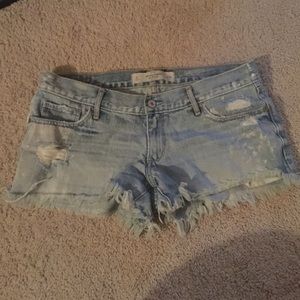 A&F Light wash destroyed denim short