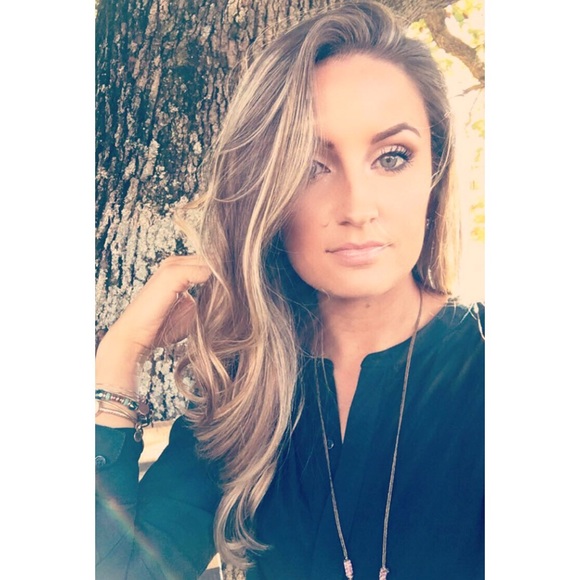 Meet your Posher, Olivia