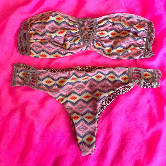Acacia bikini set. Size Medium both top & bottom.
