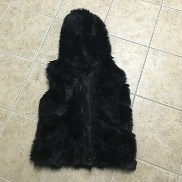 Green envy black faux fur vest M