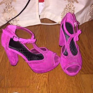 HOT PINK HEELS