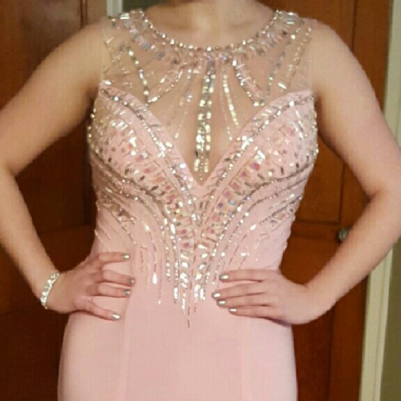 BEAUTIFUL PROM DRESS ON SALE NOW