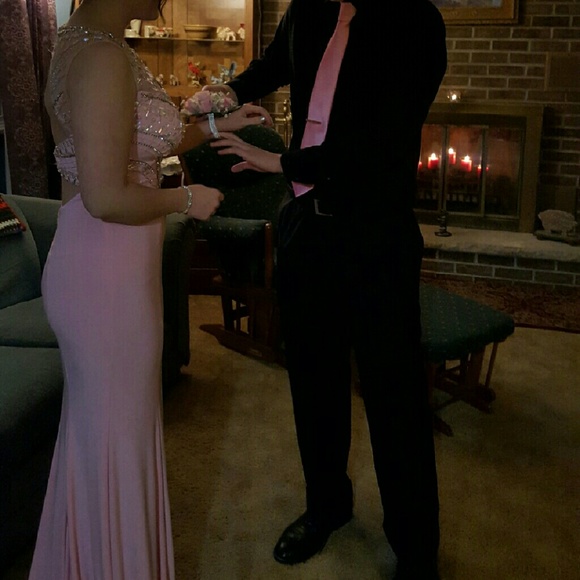 BEAUTIFUL PROM DRESS ON SALE NOW