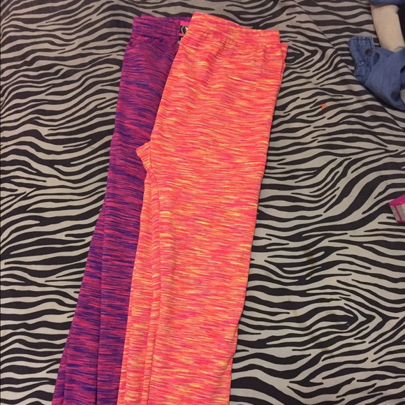 2 pair of leggings 👑