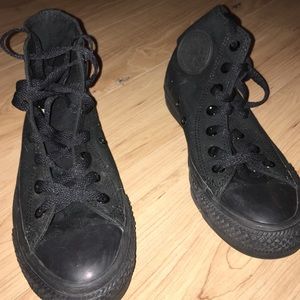 ALL BLACK CHUCK TAYLORS