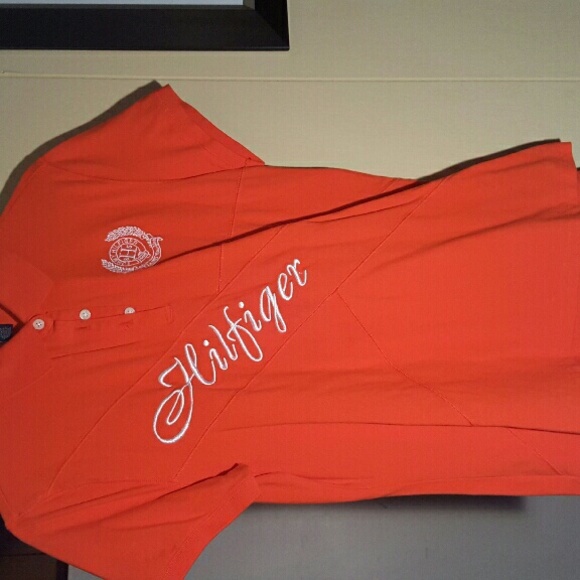 Tommy hilfigher shirt.