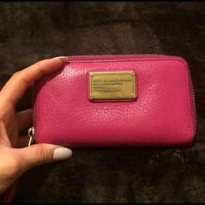 Marc Jacobs Zip Around Wallet (pink leather)
