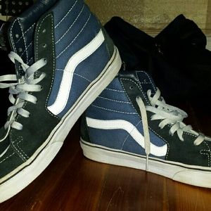 VANS SK8-HI in NAVY.