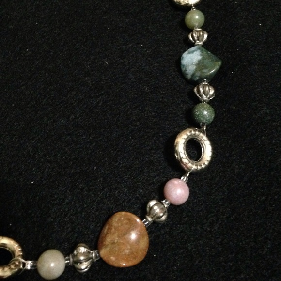 Stone necklace - Picture 3 of 4