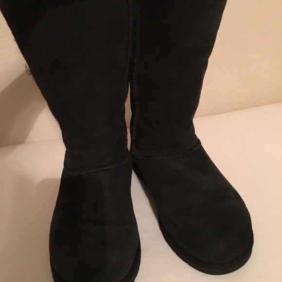 Authentic Black Classic Used Uggs