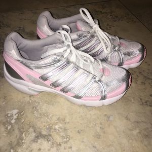 Barely worn Adidas Tennis Sz. 4.5