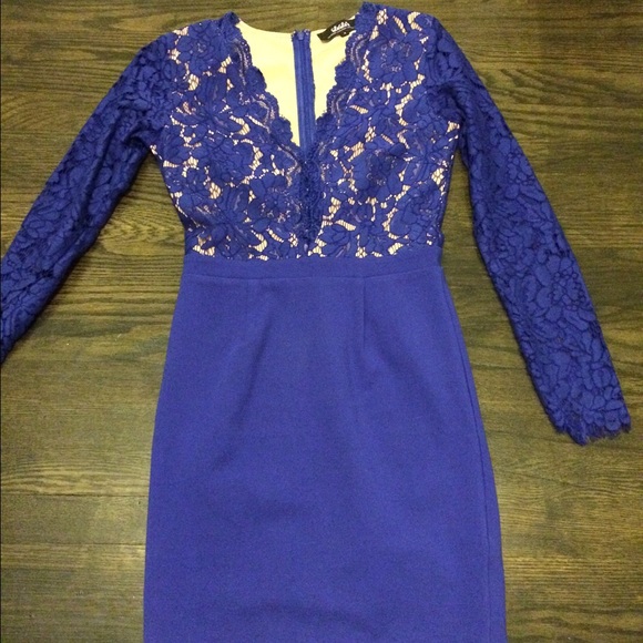 Lulus Dresses & Skirts - Lulus long sleeve lace cocktail dress