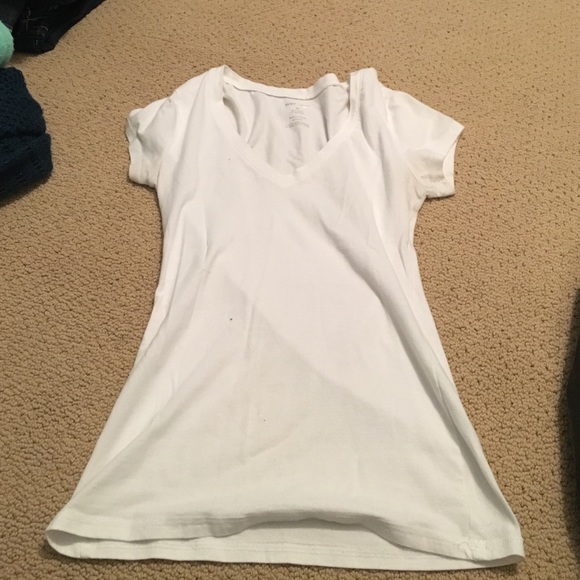 White V neck tee
