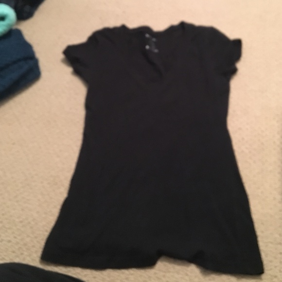 Black v-neck tee