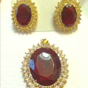 Maroon/brown stone pendant with earrings