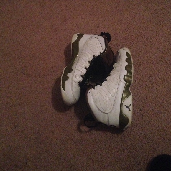 Air Jordan 9 (statue) - Picture 3 of 3