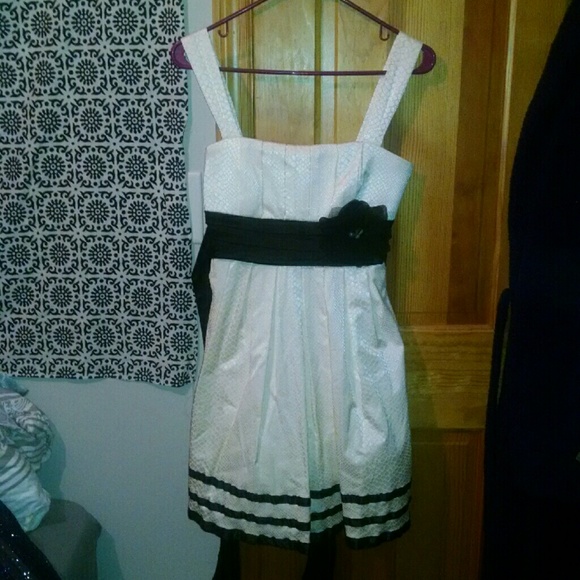 Formal Dress - Picture 2 of 2